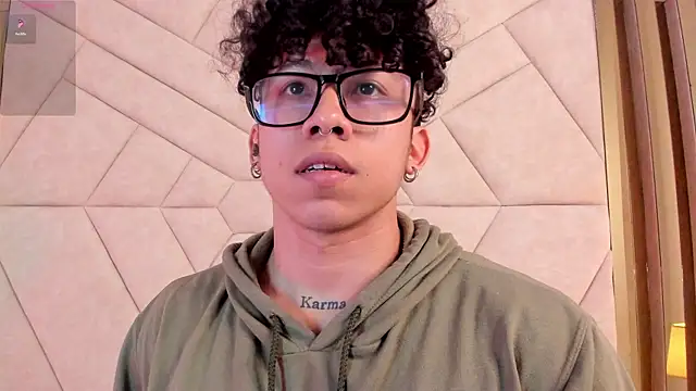 Snapshot of AkazaBoy_ chatting on October 2025 04:24:01 AM AkazaBoy  online show from October 2025 04:24:01 AM