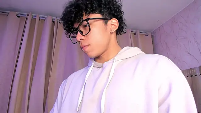 Snapshot of AkazaBoy_ chatting on January 2026 04:48:02 AM AkazaBoy online show from January 2026 04:48:02 AM