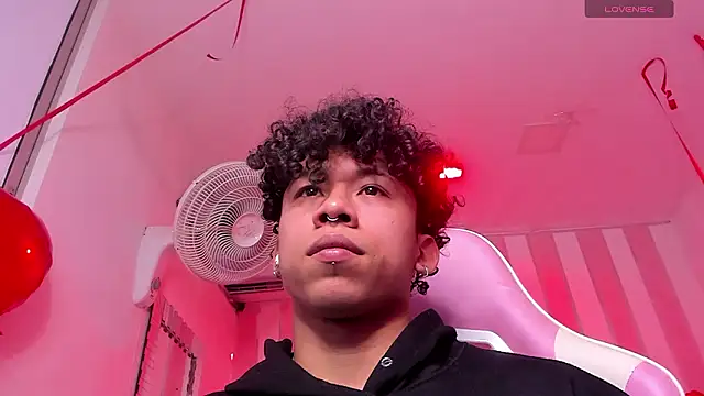 Snapshot of AkazaBoy_ chatting on February 2026 05:01:01 AM AkazaBoy online show from February 2026 05:01:01 AM