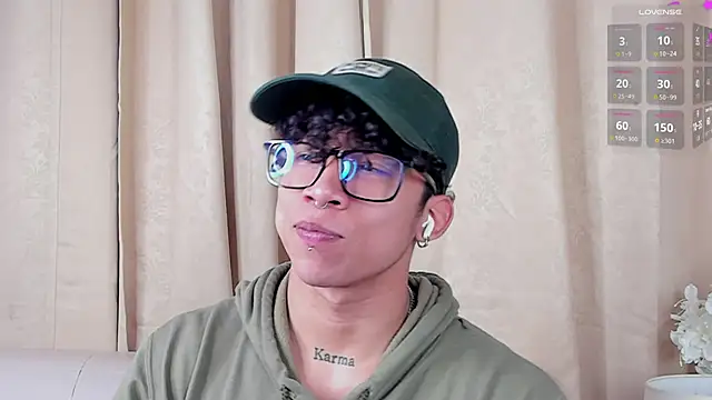 Snapshot of AkazaBoy_ chatting on March 2026 04:36:02 AM AkazaBoy online show from March 2026 04:36:02 AM