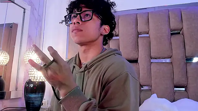 Snapshot of AkazaBoy_ chatting on March 2026 05:02:01 AM AkazaBoy online show from March 2026 05:02:01 AM