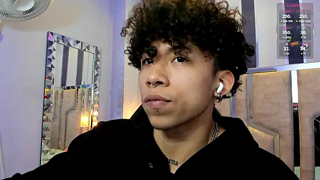 Snapshot of AkazaBoy_ chatting on March 2026 05:02:02 AM AkazaBoy online show from March 2026 05:02:02 AM