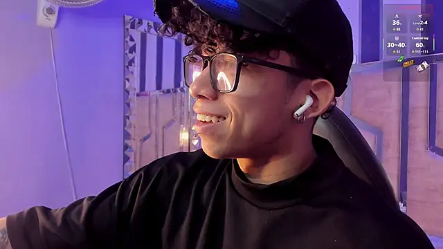 Snapshot of AkazaBoy_ chatting on March 2026 05:18:01 AM AkazaBoy online show from March 2026 05:18:01 AM