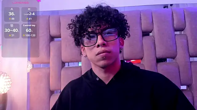 Snapshot of AkazaBoy_ chatting on April 2026 04:02:02 AM AkazaBoy online show from April 2026 04:02:02 AM