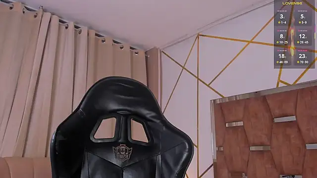 Snapshot of AkazaBoy_ chatting on April 2026 06:19:01 AM AkazaBoy online show from April 2026 06:19:01 AM