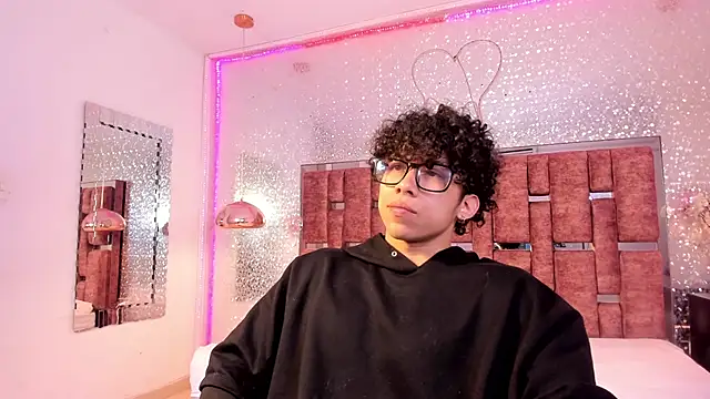 Snapshot of AkazaBoy_ chatting on April 2026 06:11:02 AM AkazaBoy online show from April 2026 06:11:02 AM