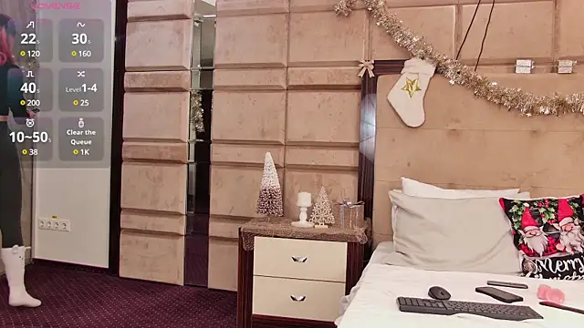 Snapshot of CassieFox_ chatting on December 2024 07:39:02 PM CassieFox online show from December 2024 07:39:02 PM