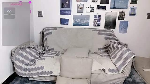 Snapshot of LiLiYbaby chatting on December 2024 06:20:01 PM LiLiYbaby online show from December 2024 06:20:01 PM