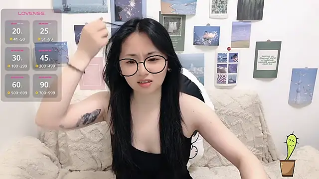 Snapshot of LiLiYbaby chatting on March 2026 06:21:01 AM LiLiYbaby online show from March 2026 06:21:01 AM