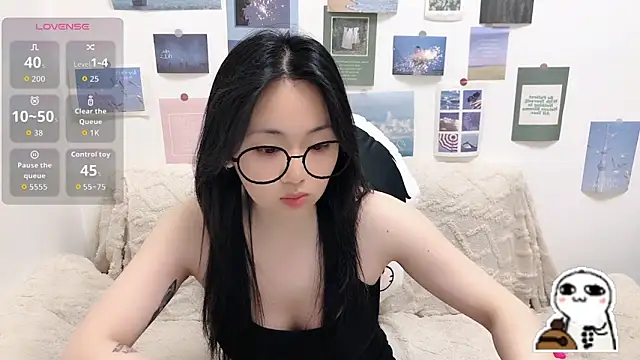 Snapshot of LiLiYbaby chatting on March 2026 06:19:01 AM LiLiYbaby online show from March 2026 06:19:01 AM