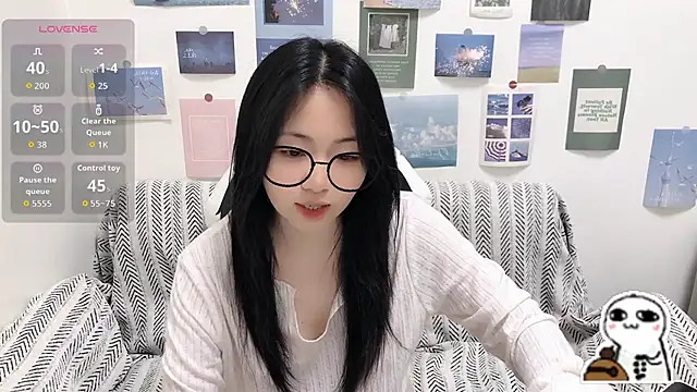 Snapshot of LiLiYbaby chatting on April 2026 06:44:02 AM LiLiYbaby online show from April 2026 06:44:02 AM