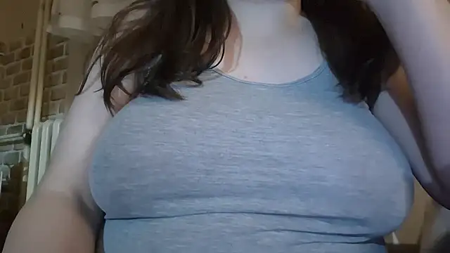 AalinnaK online show from September 2025 04:53:02 PM