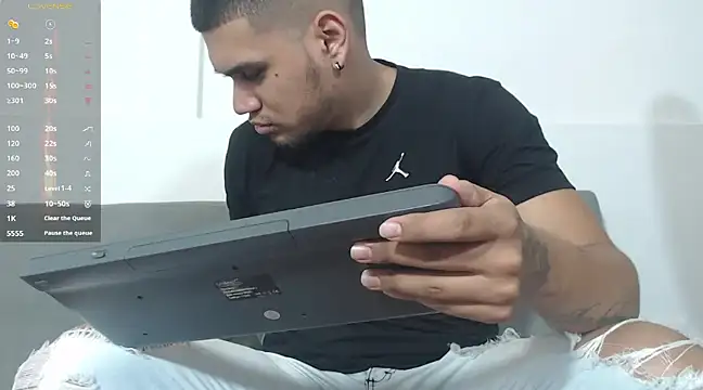 Aaron Hunter  online show from December 2024 11:16:02 PM