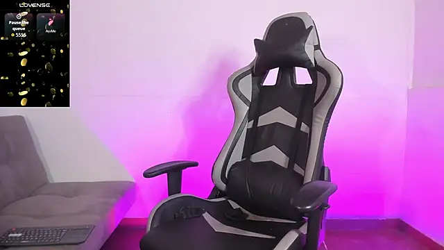 Aaron Hunter  online show from November 2025 07:18:01 AM