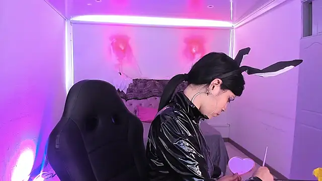 Snapshot of AuroraDiaz chatting on October 2025 07:37:01 PM AuroraDiaz online show from October 2025 07:37:01 PM