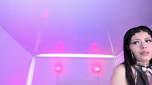 Snapshot of AuroraDiaz chatting on November 2025 07:35:02 PM AuroraDiaz online show from November 2025 07:35:02 PM