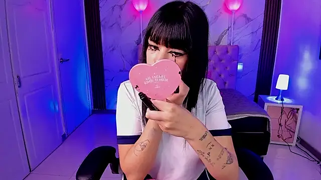 Snapshot of AuroraDiaz chatting on December 2025 07:21:02 PM AuroraDiaz online show from December 2025 07:21:02 PM