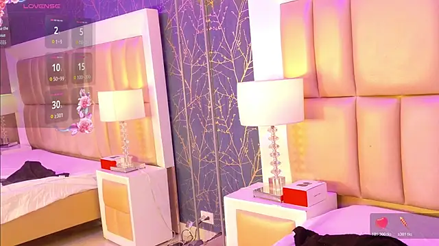 Snapshot of SamanthaPierce chatting on April 2026 04:12:01 AM SamanthaPierce online show from April 2026 04:12:01 AM