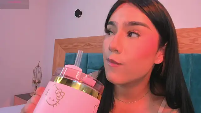 Snapshot of AssQueen18 chatting on October 2025 12:04:02 PM AssQueen18 online show from October 2025 12:04:02 PM