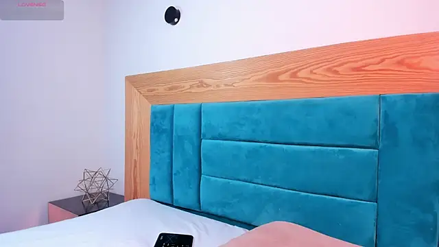 Snapshot of AssQueen18 chatting on October 2025 11:44:01 AM AssQueen18 online show from October 2025 11:44:01 AM