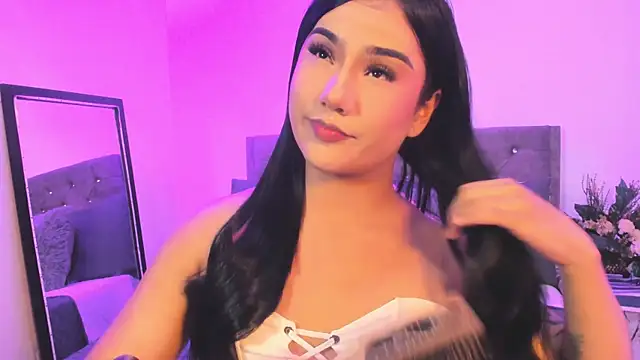 Snapshot of AssQueen18 chatting on October 2025 01:53:02 AM AssQueen18 online show from October 2025 01:53:02 AM