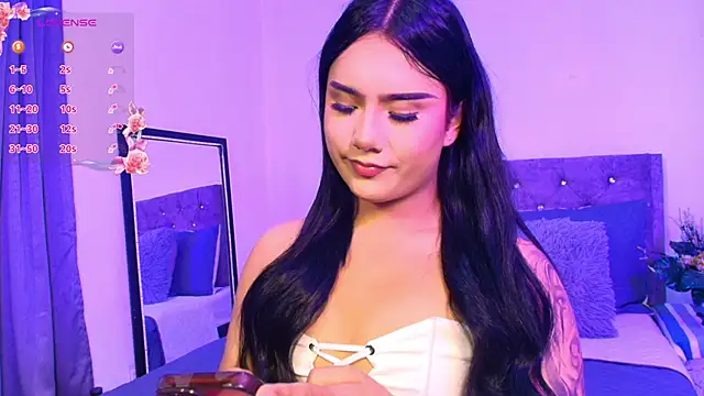 Snapshot of AssQueen18 chatting on October 2025 11:47:01 AM AssQueen18 online show from October 2025 11:47:01 AM