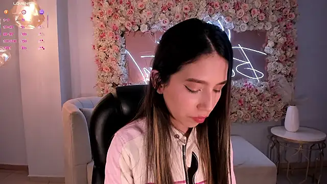 Snapshot of TaraLawrence chatting on March 2026 11:41:01 PM TaraLawrence online show from March 2026 11:41:01 PM