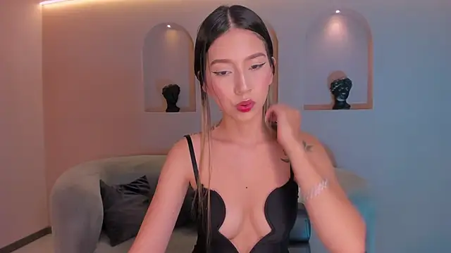 Snapshot of TaraLawrence chatting on April 2026 04:21:02 AM TaraLawrence online show from April 2026 04:21:02 AM