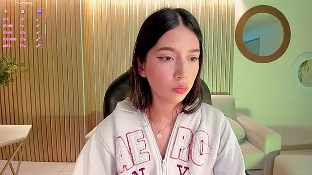 Snapshot of TaraLawrence chatting on April 2026 05:08:02 AM TaraLawrence online show from April 2026 05:08:02 AM