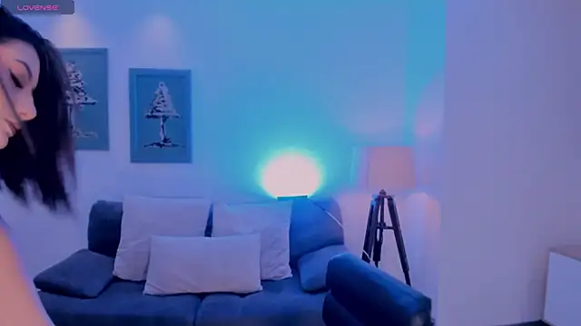 MaddisonLowe online show from April 2026 05:34:01 PM