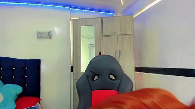 Hellen moons   online show from September 2025 07:07:02 PM