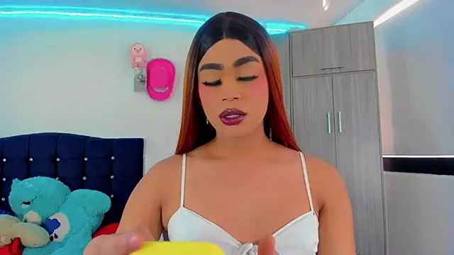 Hellen moons   online show from October 2025 07:11:01 PM