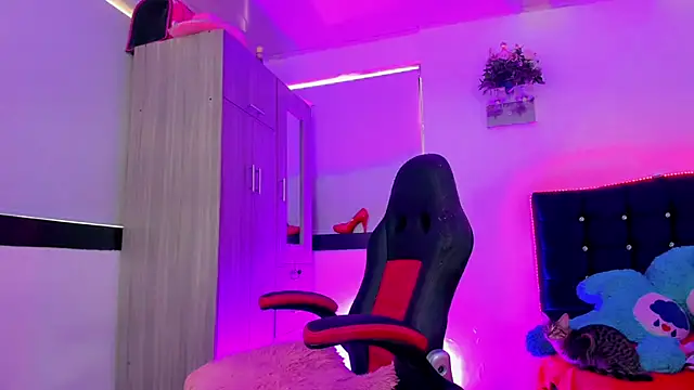 Hellen moons   online show from November 2025 07:14:01 PM