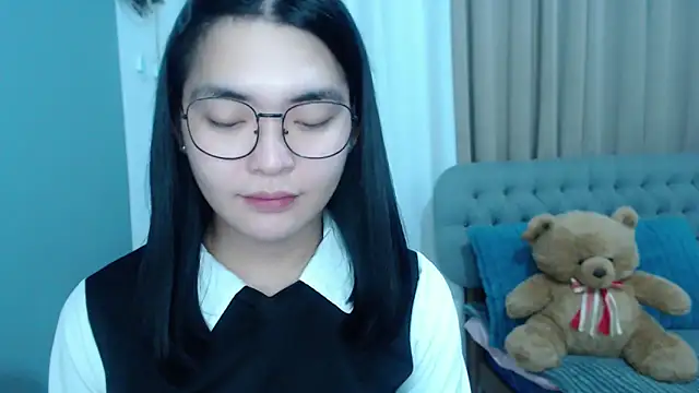 zhaviahale21 online show from October 2025 03:17:01 AM