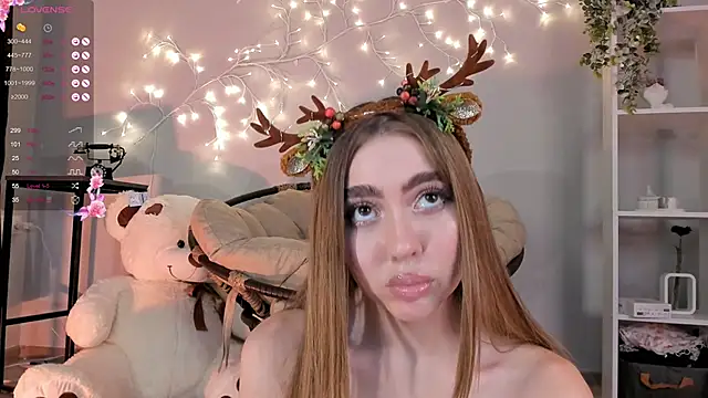 Snapshot of Lili_Roze_ chatting on December 2024 12:39:02 AM Lili Roze online show from December 2024 12:39:02 AM