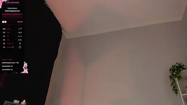 Snapshot of Lili_Roze_ chatting on January 2025 02:46:02 AM Lili Roze online show from January 2025 02:46:02 AM