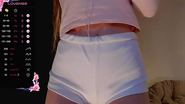 Snapshot of Lili_Roze_ chatting on February 2025 09:46:01 PM Lili Roze online show from February 2025 09:46:01 PM