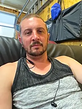 Snapshot of MrMechanic38 chatting on June 2026 11:40:01 PM MrMechanic38 online show from June 2026 11:40:01 PM