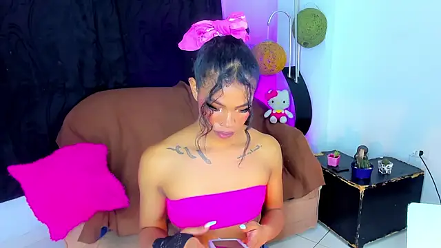 Snapshot of bloom444 chatting on October 2025 04:20:02 AM bloom444 online show from October 2025 04:20:02 AM