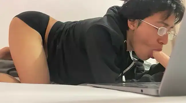 Snapshot of Akaerizz chatting on December 2024 06:15:02 AM Akaerizz online show from December 2024 06:15:02 AM