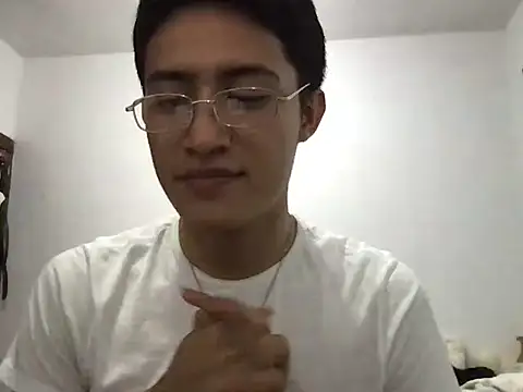 Snapshot of Akaerizz chatting on December 2025 06:31:01 AM Akaerizz online show from December 2025 06:31:01 AM