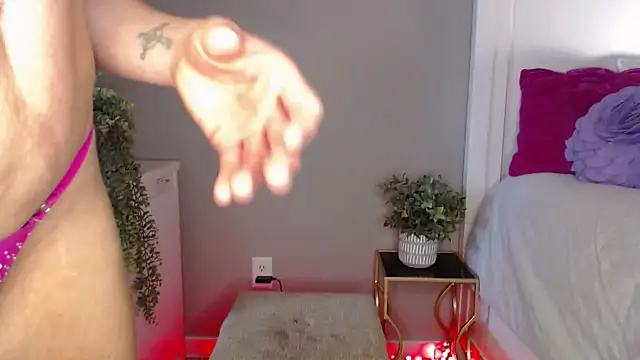 Snapshot of Naughty_pussy2cum chatting on December 2024 01:48:01 AM Naughty pussy2cum online show from December 2024 01:48:01 AM