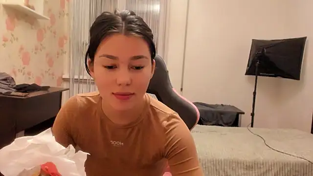 LunaXmii online show from December 2024 01:35:01 AM