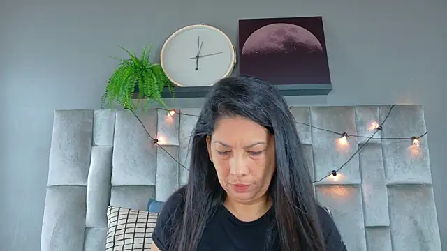 JaylaScott   online show from April 2026 11:43:01 AM