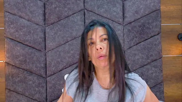 JaylaScott   online show from April 2026 11:37:02 AM