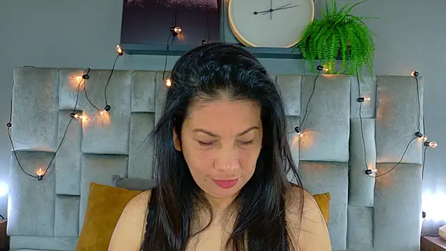 JaylaScott   online show from April 2026 11:47:01 AM