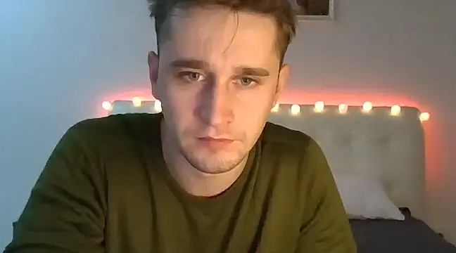 Snapshot of Frank07021 chatting on December 2024 11:28:02 PM Frank07021 online show from December 2024 11:28:02 PM