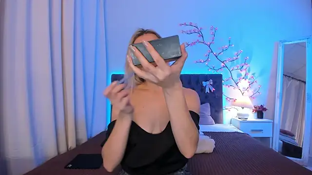 Snapshot of KateOwyns chatting on March 2026 01:49:02 PM KateOwyns online show from March 2026 01:49:02 PM