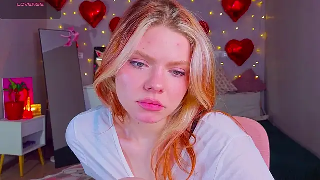 Snapshot of Red__Candy chatting on March 2026 03:18:01 PM Red Candy online show from March 2026 03:18:01 PM