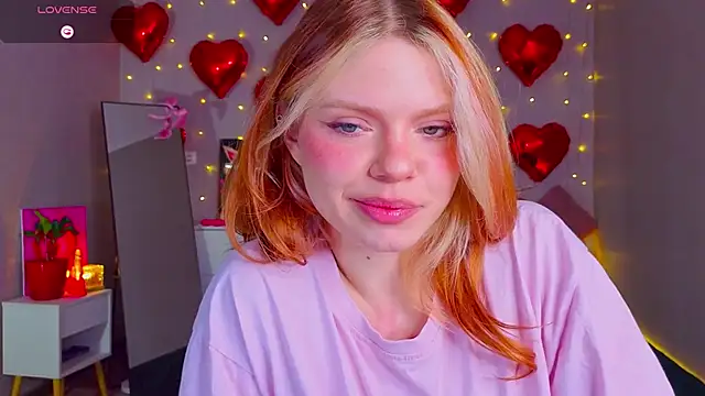 Snapshot of Red__Candy chatting on March 2026 03:28:02 PM Red Candy online show from March 2026 03:28:02 PM